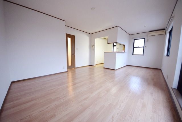 居室・リビング　開放的なリビングです♪