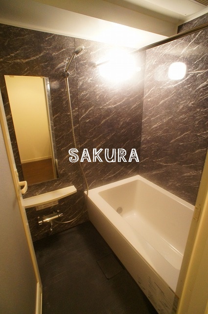 バス・シャワールーム　嬉しい追い焚き・浴室乾燥機付きです♪