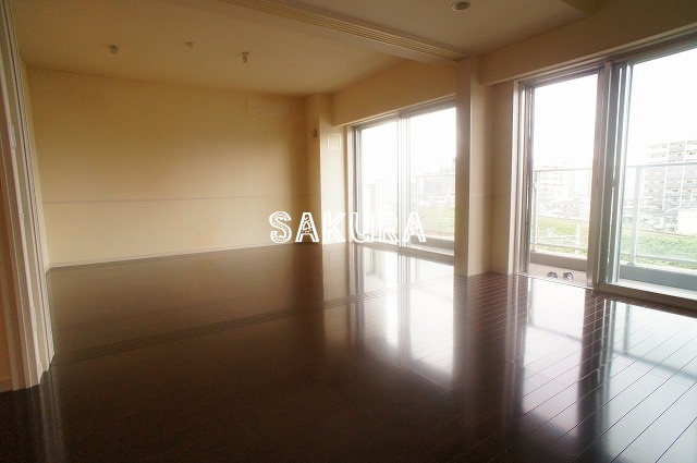 居室・リビング　開放感のあるゆったりとしたお部屋です♪