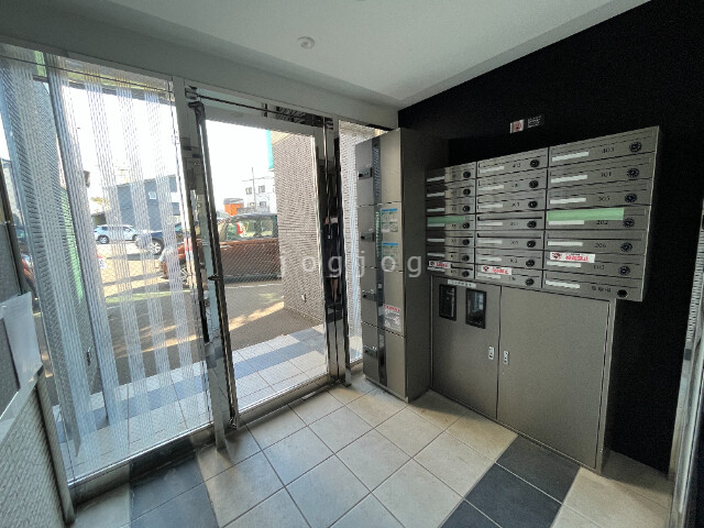 エントランス　オートロック、宅配ボックス有