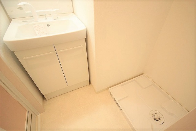 洗面設備　ゆったりとスペースのある洗面所