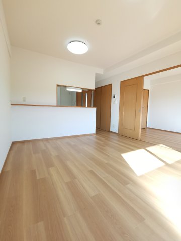 居室・リビング　こちらの居間で趣味の時間をお楽しみください