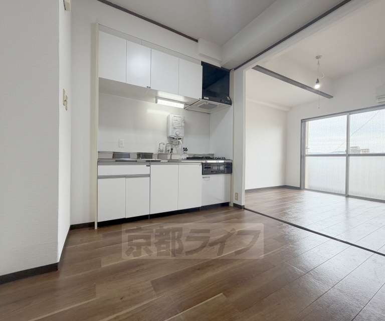 居室・リビング　４０４号室写真です