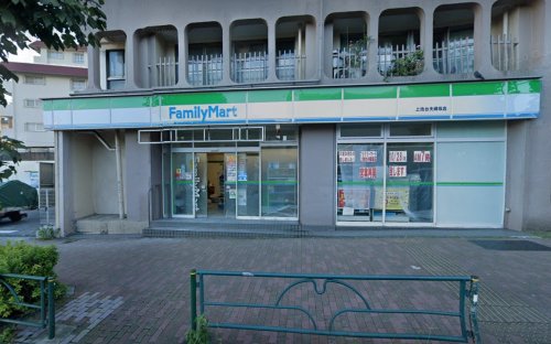 コンビニ　ファミリーマート 上池台夫婦坂店（コンビニ）まで444m