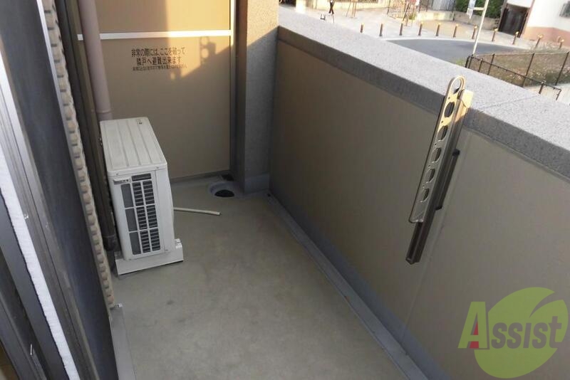 バルコニー　ベランダが広いのでたくさんの洗濯物も安心です