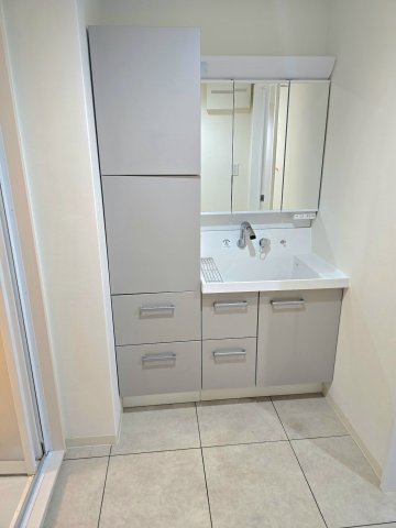 洗面設備　コンパクトで使いやすい洗面所