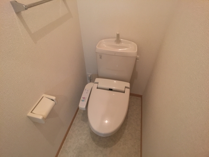 トイレ　温水洗浄便座付トイレ