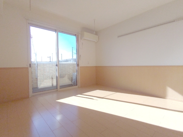 居室・リビング　南向きの明るいお部屋