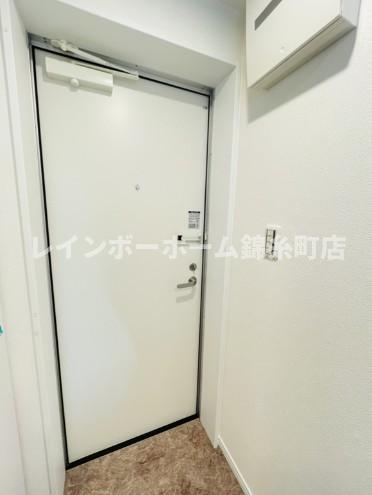 玄関　※建築中のため同施工会社参考写真となります。