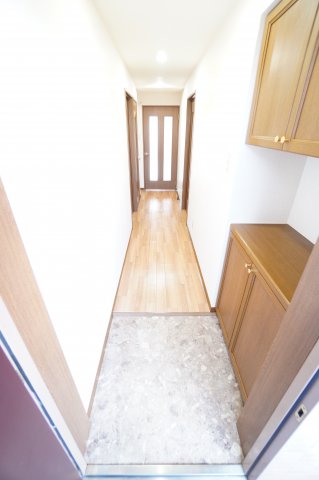 玄関　※同物件・同タイプの写真です。