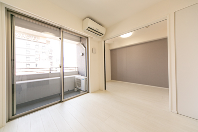 居室・リビング　※別部屋の参考写真です。