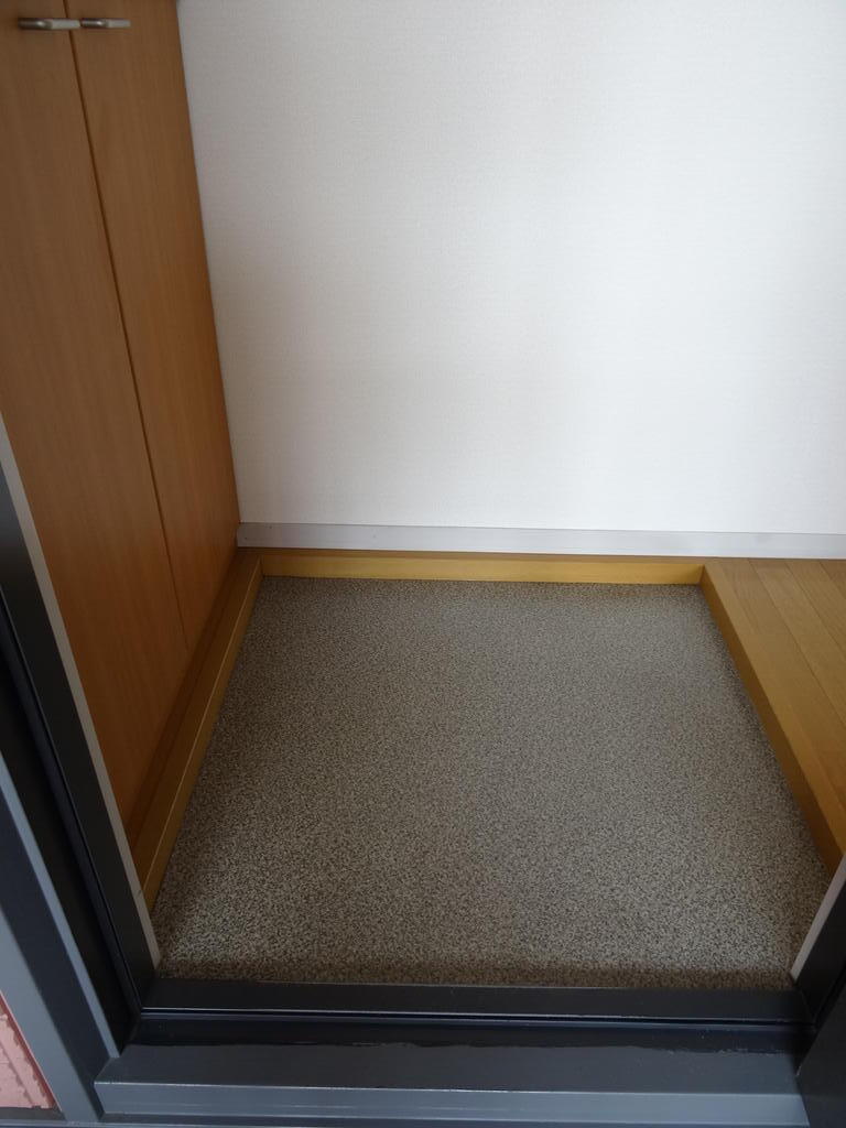 玄関　他の部屋参照になります。