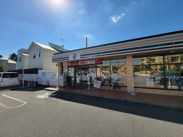 コンビニ　セブンイレブン（コンビニ）まで617m
