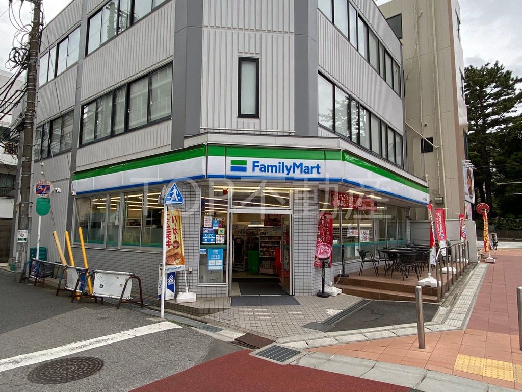 コンビニ　ファミリーマート西千葉駅前店（コンビニ）まで290m