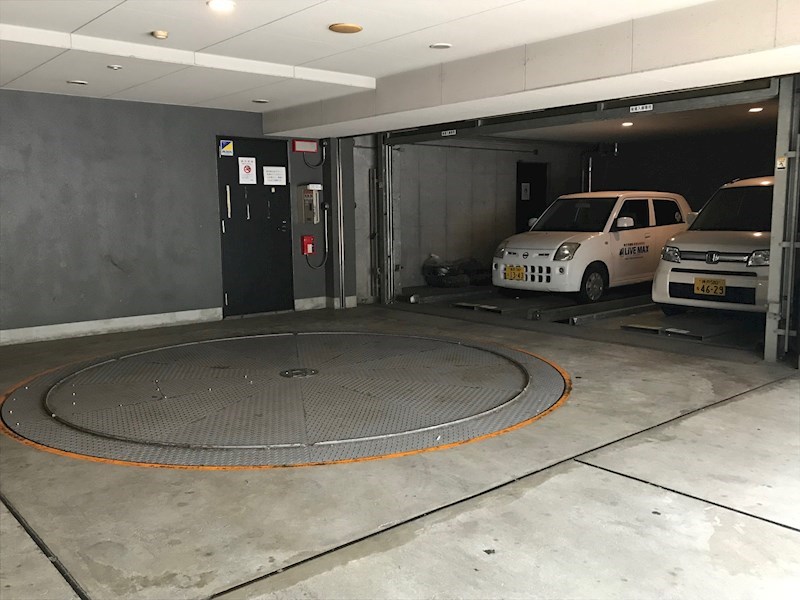 駐車場　弊社は都内全域の家具家電付き物件をご紹介可能です。