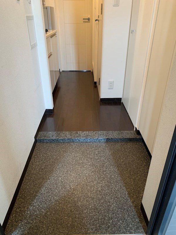 玄関　弊社は都内全域の家具家電付き物件をご紹介可能です。