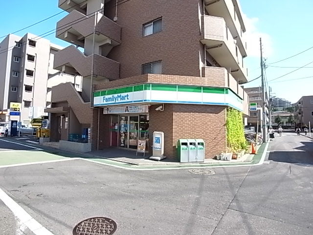 コンビニ　ファミリーマート南多摩駅前店（コンビニ）まで250m