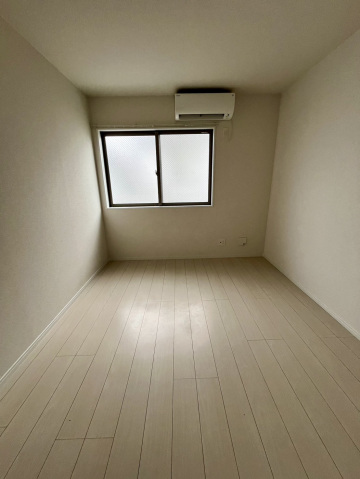 居室・リビング　同物件別号室