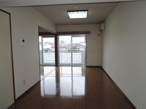 居室・リビング　室内写真は別部屋です