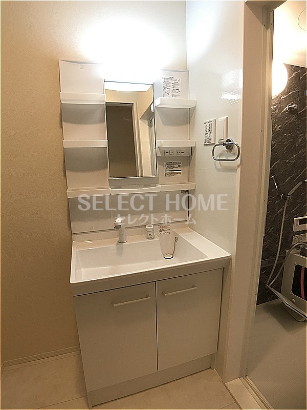 洗面設備　同型タイプ 使いやすい独立洗面台です