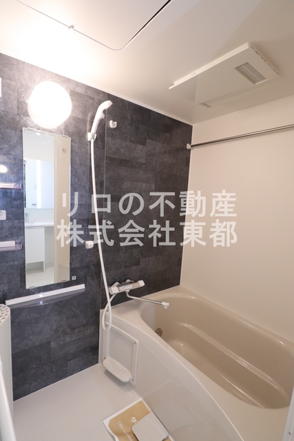 バス・シャワールーム　浴室には乾燥機が付いているので便利ですね☆