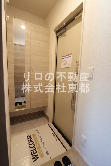 玄関　玄関には下駄箱があるのでスッキリとした空間を保てます