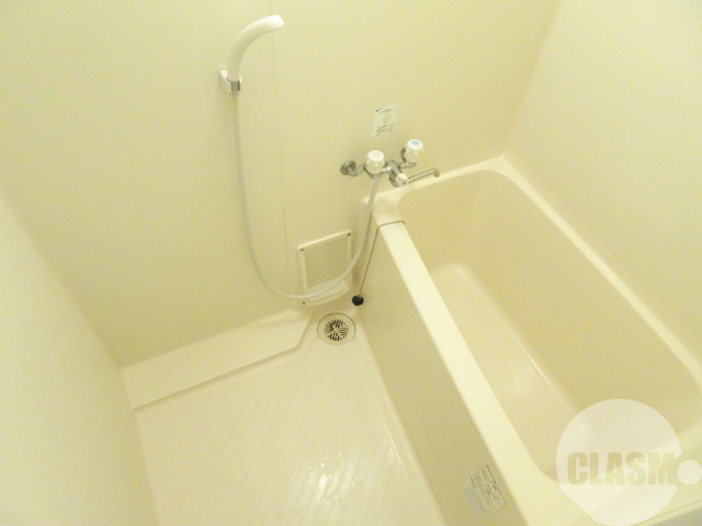 バス・シャワールーム　キレイにリフォームされています♪