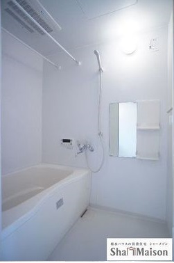 バス・シャワールーム　同タイプの写真です。設備・内装色など実際と異なります。