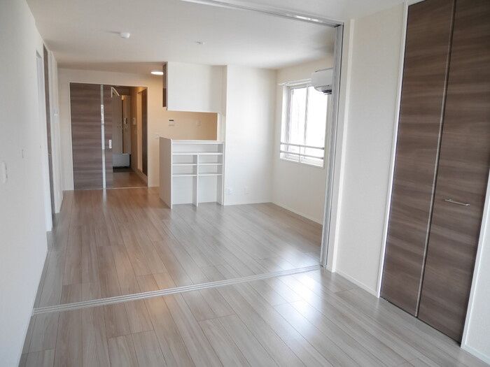 居室・リビング　☆明るい洋室☆