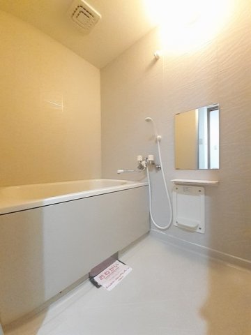 バス・シャワールーム　コンパクトで使いやすいお風呂です