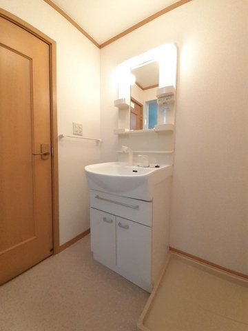 洗面設備　脱衣スペースもあります