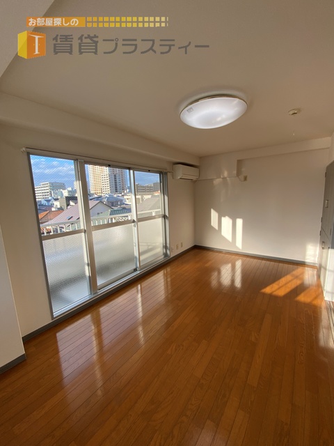 居室・リビング　広く使えるお部屋です。