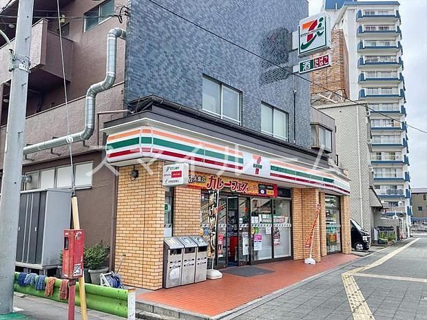 コンビニ　セブンイレブン大田区東六郷3丁目店（コンビニ）まで200m