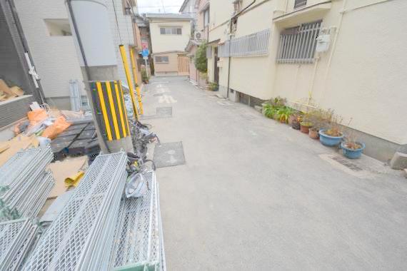 駐車場　現在、建築中です。