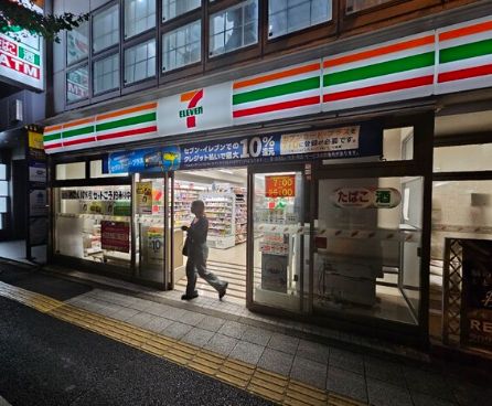 コンビニ　セブンイレブン 三軒茶屋駅東店（コンビニ）まで118m