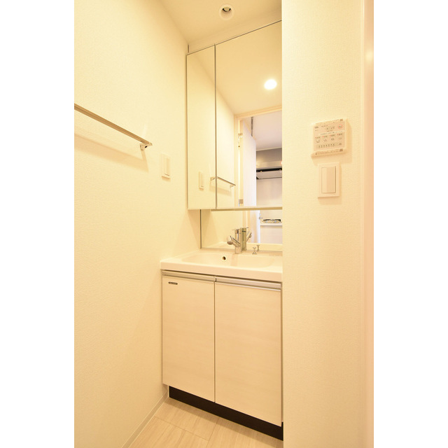 洗面設備　コンパクトで使いやすい洗面所