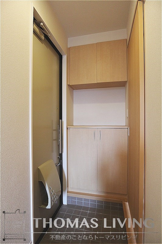 玄関　スペースたっぷり靴箱