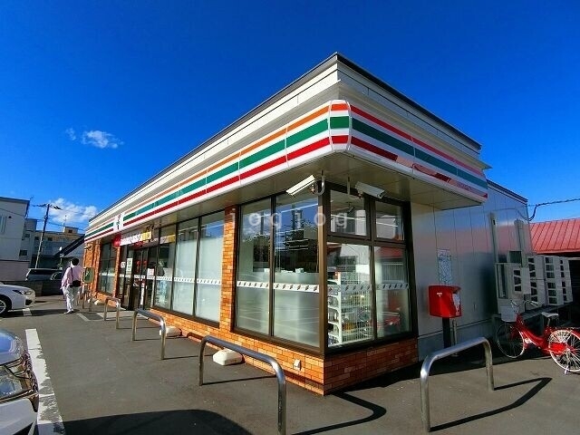 コンビニ　セブンイレブン恵庭駅前店（コンビニ）まで213m