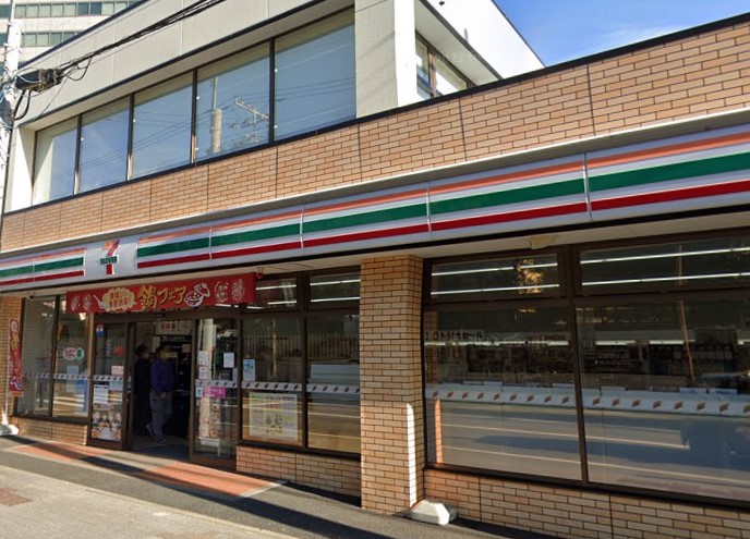 コンビニ　セブンイレブン（コンビニ）まで485m