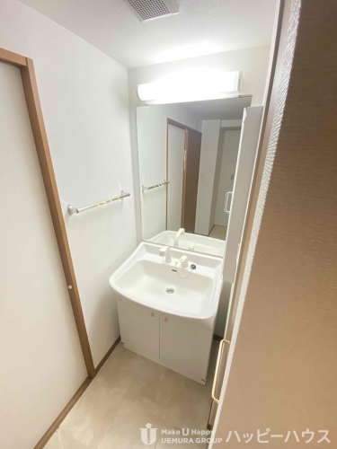 洗面設備　別号室の写真の為現状を優先します。