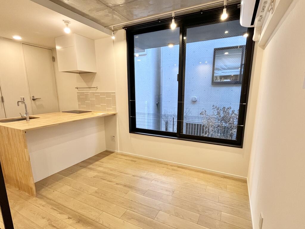 居室・リビング　204号室参考写真