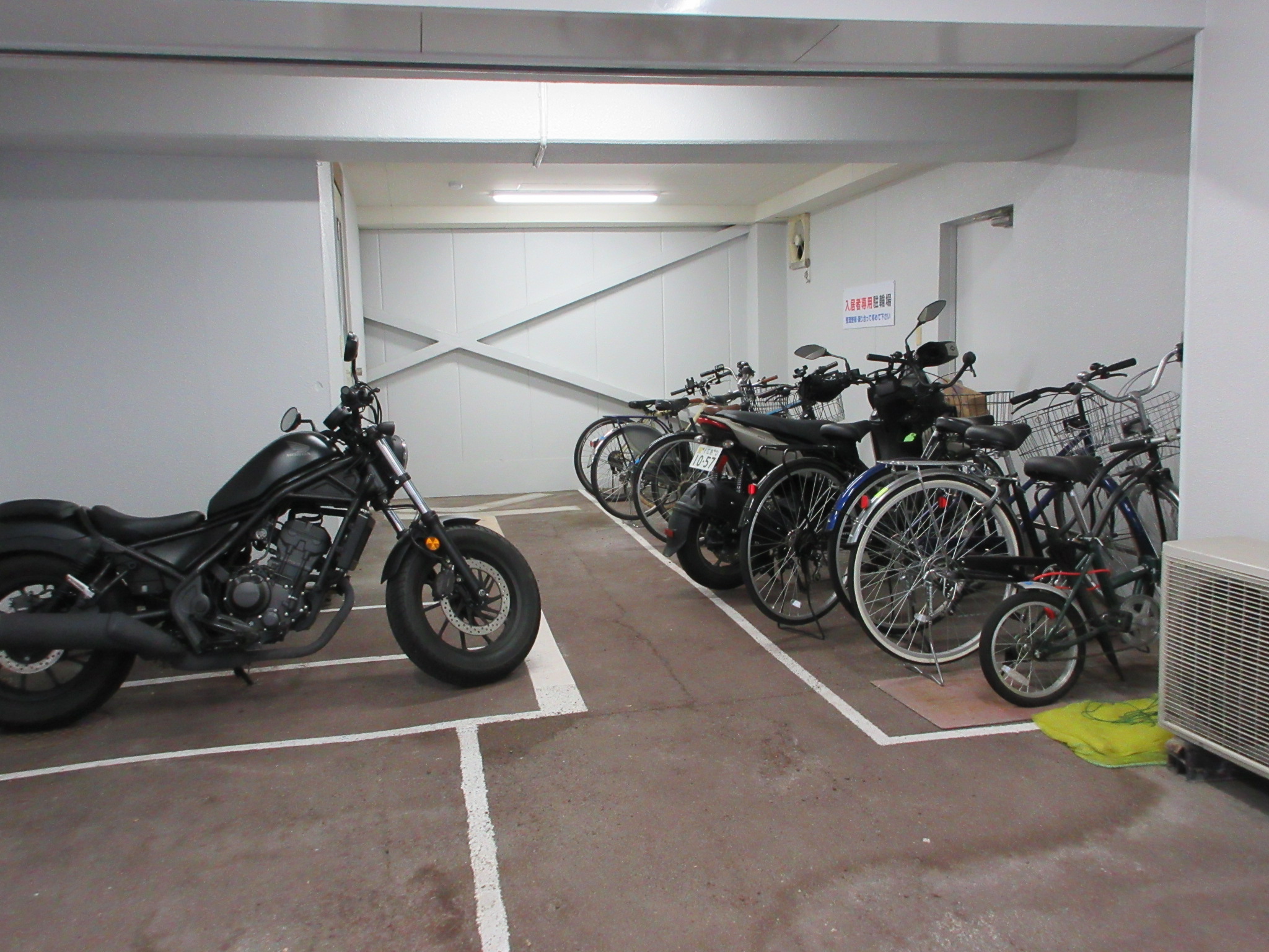 駐車場　バイク置き場空き有