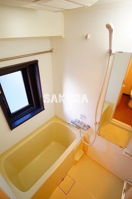 バス・シャワールーム　雨の日でも安心の浴室乾燥機付きです♪