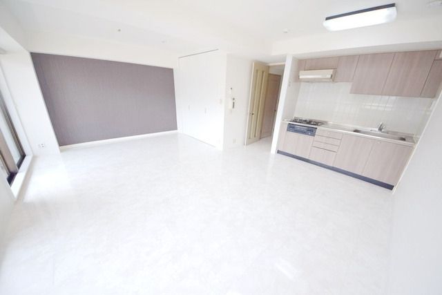 居室・リビング　★15帖のLDK！床が白いとさらに広く感じますね★