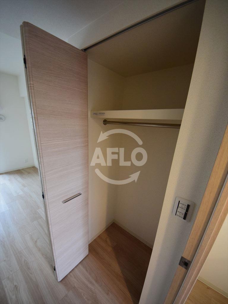 収納　プレサンス四天王寺前夕陽丘　クローゼット