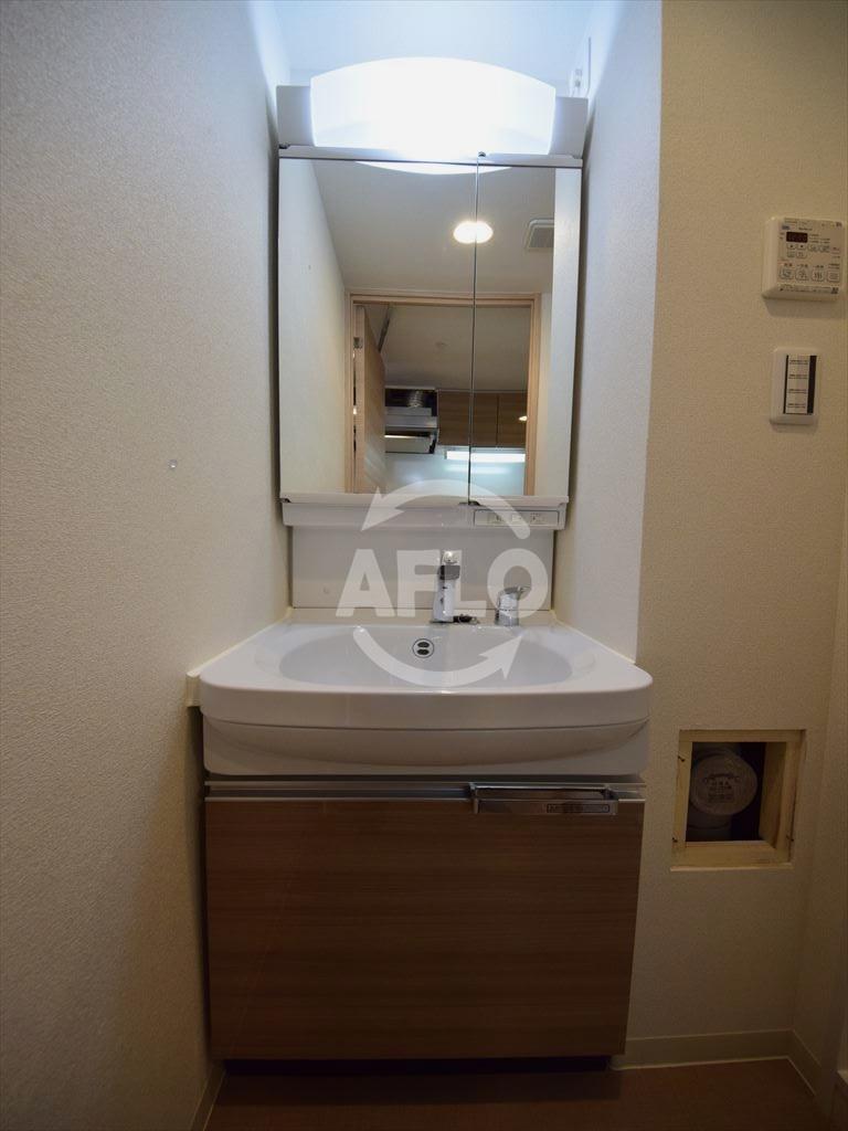 洗面設備　プレサンス四天王寺前夕陽丘　独立洗面化粧台