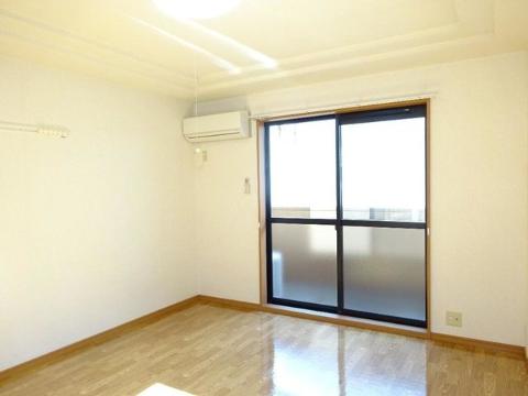 居室・リビング　室内