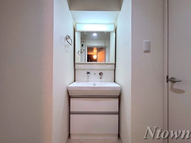 洗面設備　独立洗面台です