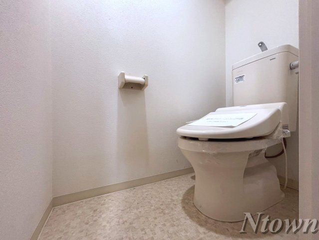 トイレ　落ち着いた色調のトイレです