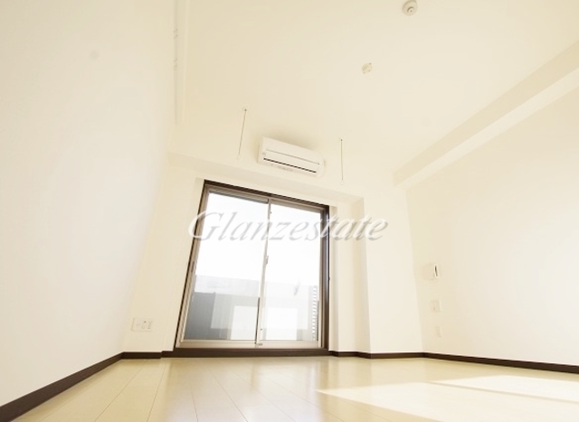 居室・リビング　☆陽の差し込む明るいリビング☆